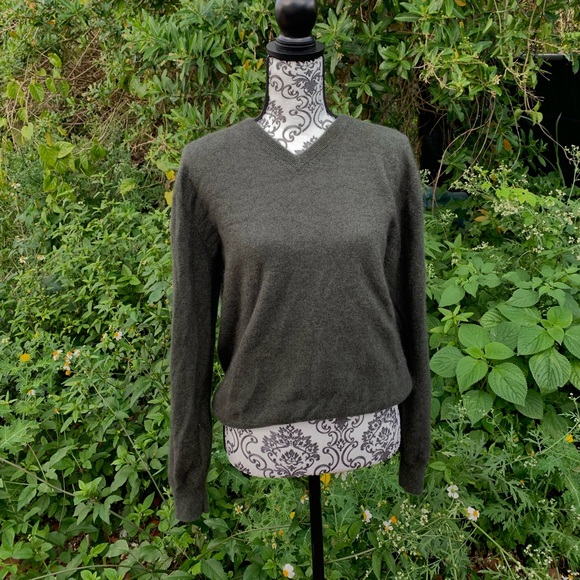 Oliver Perry Cashmere Cardigan - Picture 2 of 3